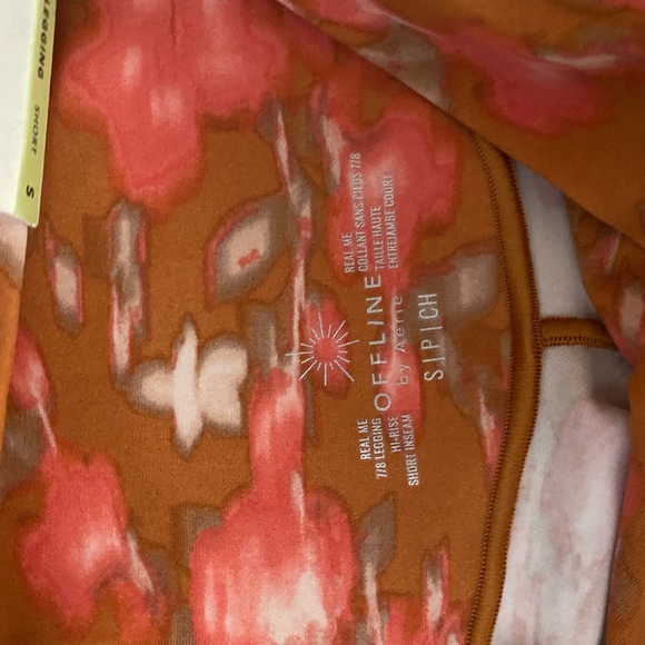 NWT. Offline Capris Leggings. Size 7/8. - Picture 3 of 7